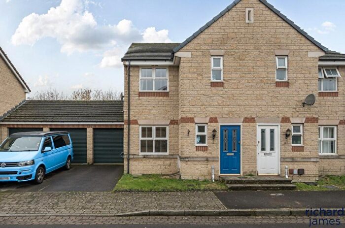 3 Bedroom Semi Detached House For Sale In St Austell Way, Swindon, SN2