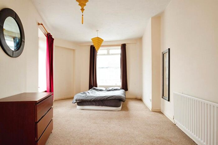 2 Bedroom End Of Terrace House For Sale In Craddock Street, Cardiff, CF11