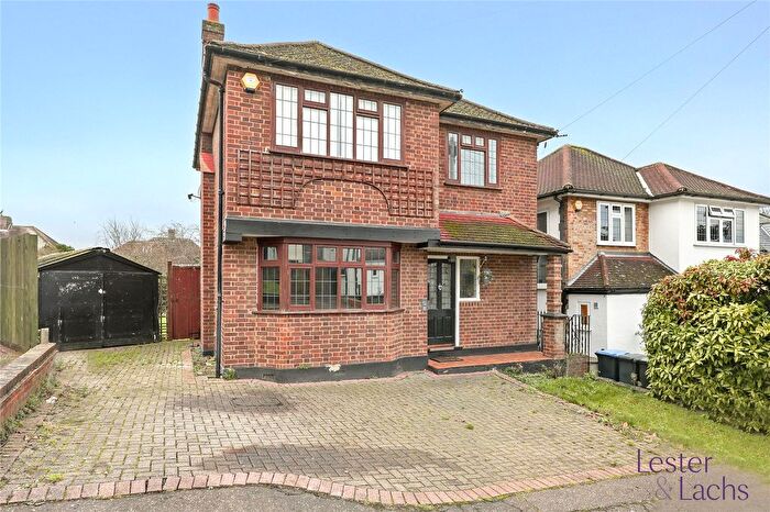 3 Bedroom Detached House For Sale In Dacre Close, Chigwell, IG7