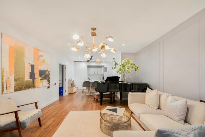 3 Bedroom Flat To Rent In River Gardens Walk, London, SE10