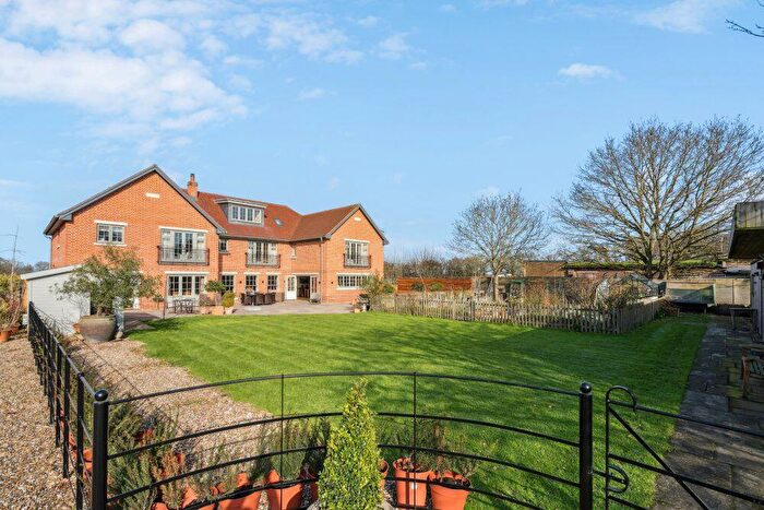 6 Bedroom Detached House For Sale In The Vale, Wokingham, RG40