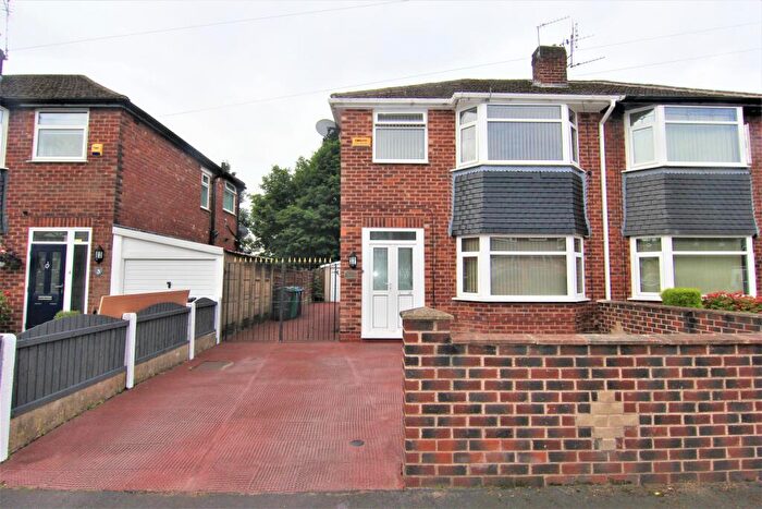 3 Bedroom Detached House To Rent In Manchester, M40