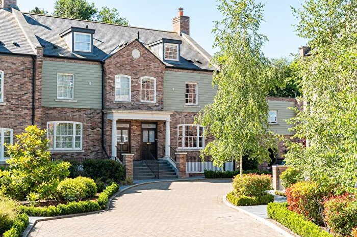 5 Bedroom End Of Terrace House For Sale In White Horse Close, Hertingfordbury, SG14