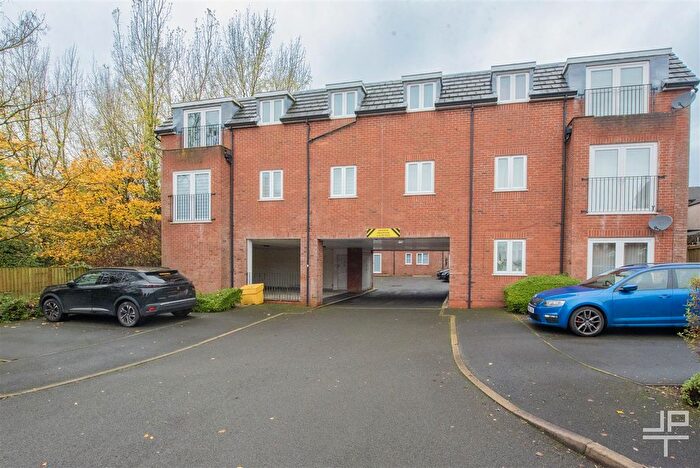 2 Bedroom Flat For Sale In Heathlea Gardens, Hindley Green, Wigan, WN2