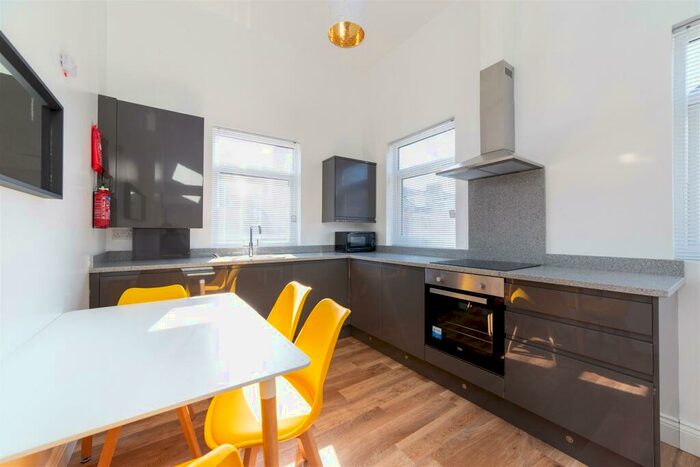 2 Bedroom Apartment To Rent In &#;pppw - Queens Road, Jesmond, Newcastle Upon Tyne, NE2