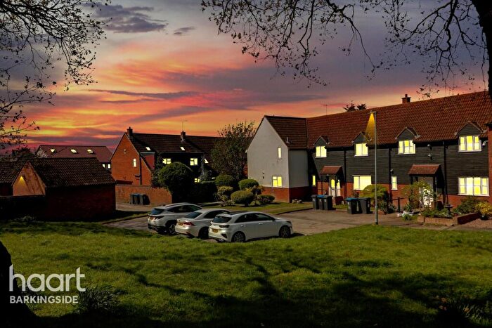 4 Bedroom End Of Terrace House For Sale In St Marys Way, Chigwell, IG7