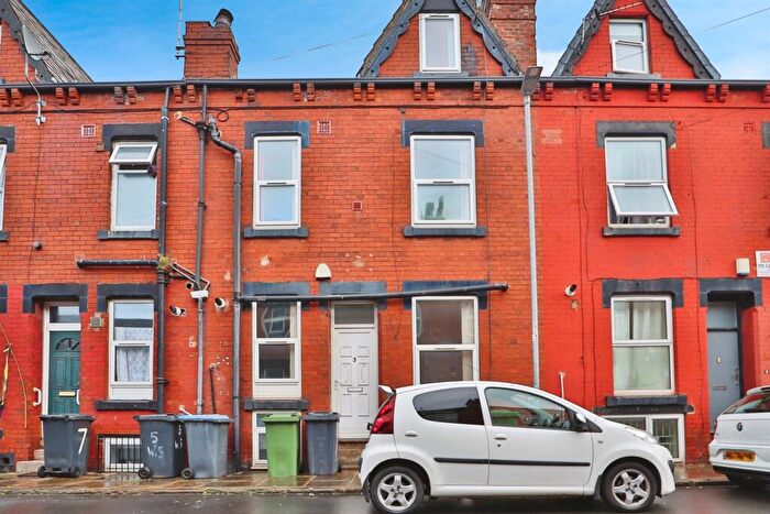 3 Bedroom Terraced House For Sale In William Street, Leeds, LS6