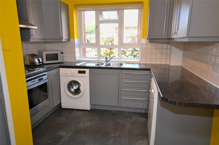 3 Bedroom Flat To Rent In Elmshurst Crescent, East Finchley, N2