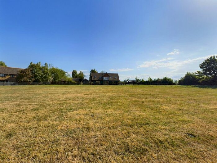 3 Bedroom Barn Conversion For Sale In Ratcliffe Highway, St. Mary Hoo, Rochester, ME3