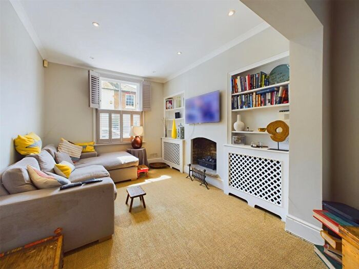 3 Bedroom Property To Rent In Park Road, Hampton Wick, Kingston Upon Thames, KT1