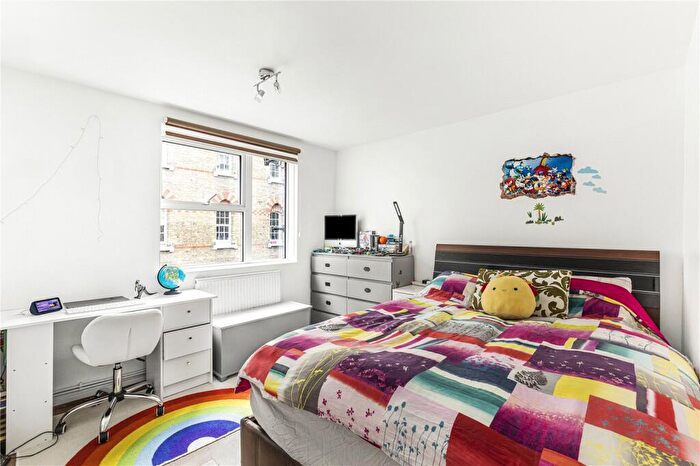 1 Bedroom Apartment For Sale In Rawstorne Street, London, EC1V