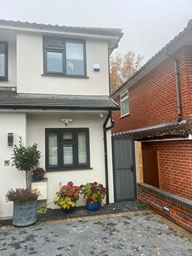 1 Bedroom Flat To Rent In Torrington Drive, Potters Bar, EN6