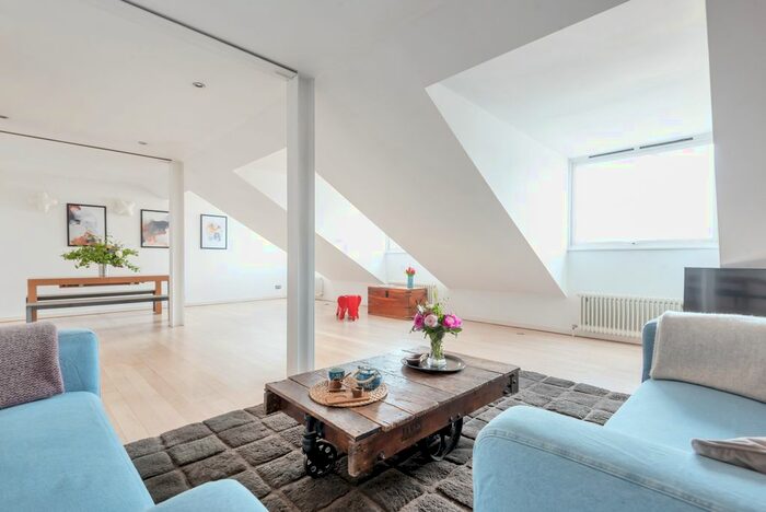 3 Bedroom Flat To Rent In Tanners Yard, Long Lane, SE1