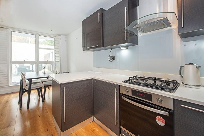 2 Bedroom Flat To Rent In Gerards Place, London, SW4