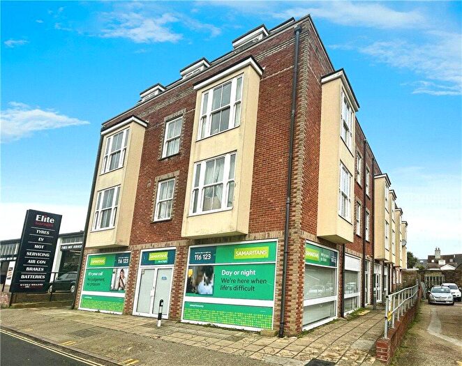 2 Bedroom Apartment For Sale In South Street, Newport, Isle Of Wight, PO30