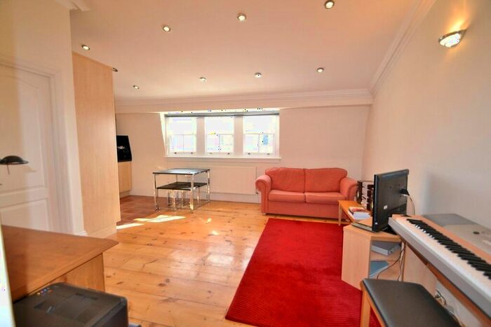 1 Bedroom Apartment To Rent In Tollington Way, London, N7
