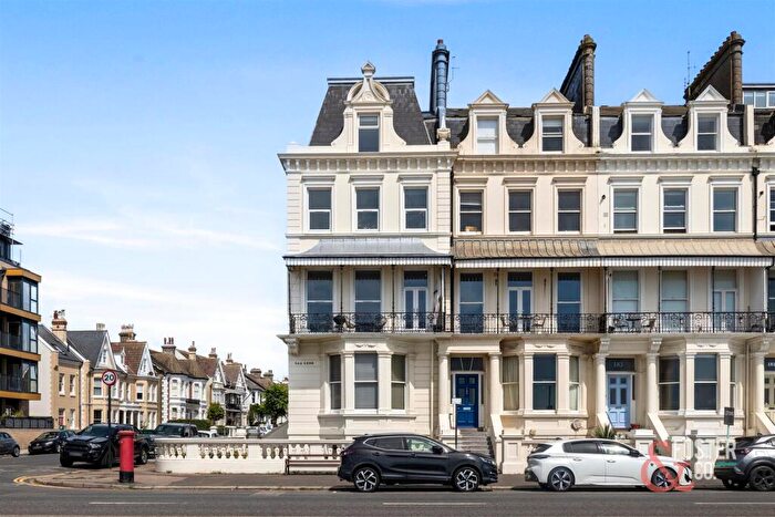 2 Bedroom Flat For Sale In Kingsway, Hove, BN3