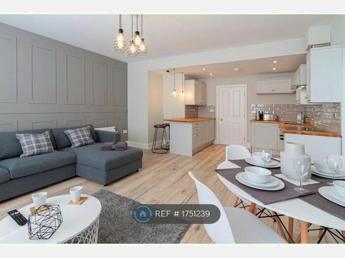 2 Bedroom Flat To Rent In Heaton Road, Newcastle Upon Tyne, NE6