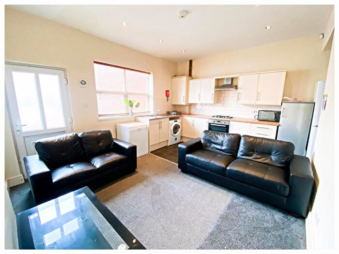 4 Bedroom Terraced House To Rent In Club Garden Road, Sharrow, S11