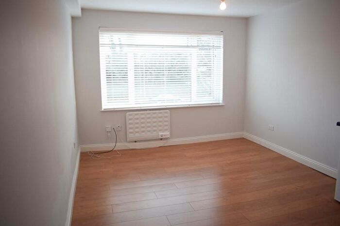 Studio To Rent In Brentmead Place, London, NW11