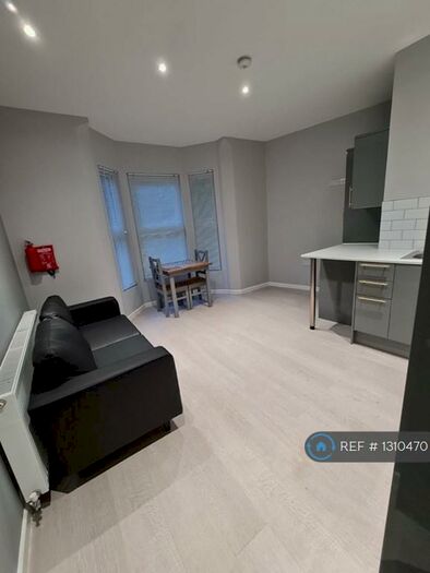 2 Bedroom Flat To Rent In Paynes Lane, Coventry, CV1