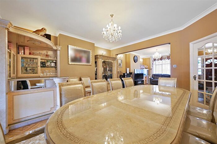 6 Bedroom Semi-Detached House For Sale In Chamberlayne Road, Kensal Rise, London, NW10