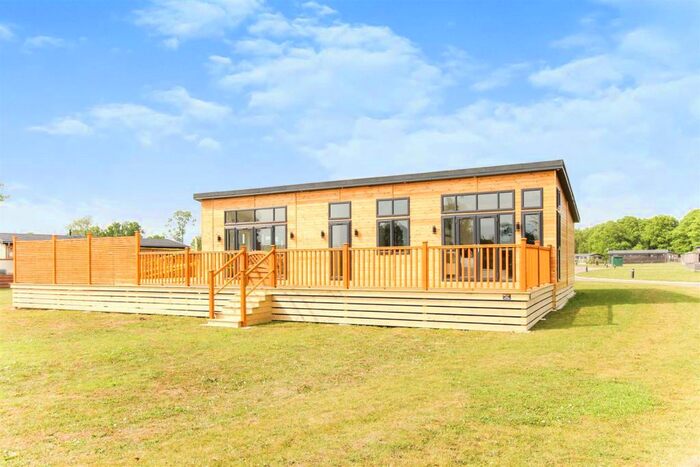 3 Bedroom Detached Bungalow For Sale In Aspen Country Park, Fornham St Genevieve, Bury St. Edmunds, IP28