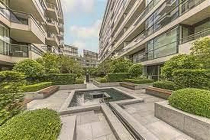 2 Bedroom Flat To Rent In Tudor House, Duchess Walk, One Tower Bridge, London, SE1