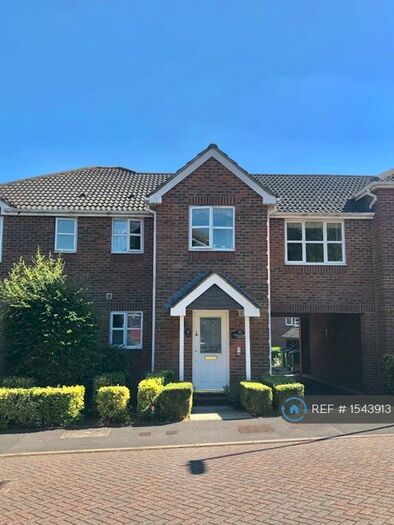 2 Bedroom Maisonette To Rent In Lime Gardens, Basingstoke, RG21