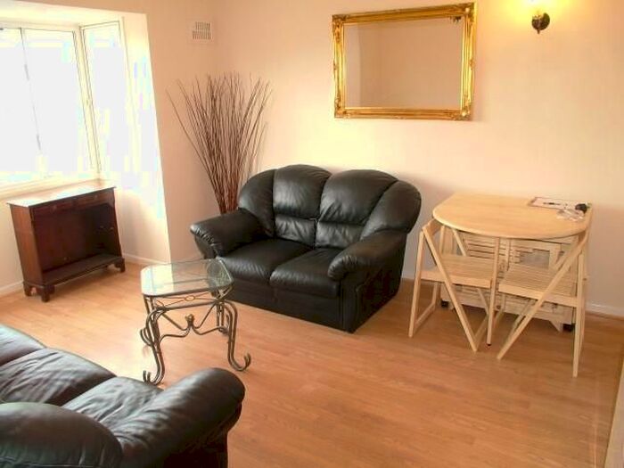 1 Bedroom Flat To Rent In Cotton Avenue, North Acton, W3