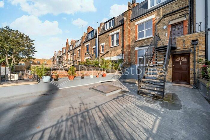 3 Bedroom Apartment To Rent In Middle Lane Mews, Crouch End, London, N8