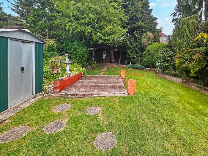 4 Bedroom Bungalow For Sale In Stoneyfields Gardens, Edgware, HA8
