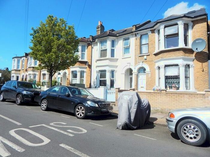 3 Bedroom Flat To Rent In B Charlmont Road, Tooting, London, SW17