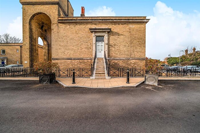 2 Bedroom Flat For Sale In The Officers Quarters, Weevil Lane, Gosport, PO12