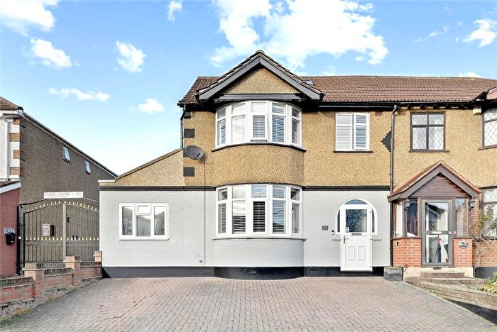 4 Bedroom House To Rent In Dale View Crescent, Chingford, E4