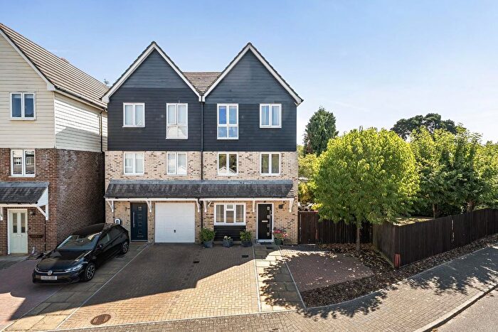 3 Bedroom Town House For Sale In Bridge Place, Aylesford, ME20