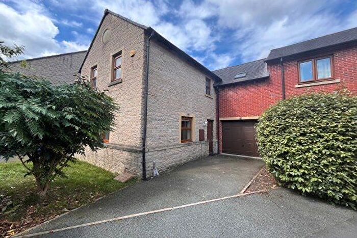 4 Bedroom Mews To Rent In Marsh Brook Close, Warrington, WA3