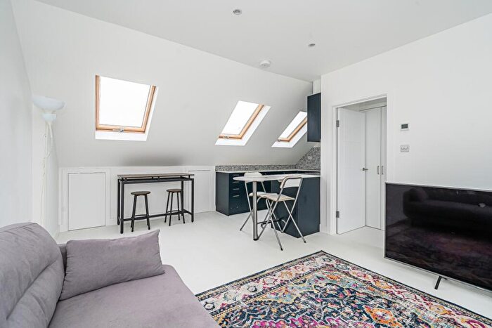 2 Bedroom Flat To Rent In London, NW10