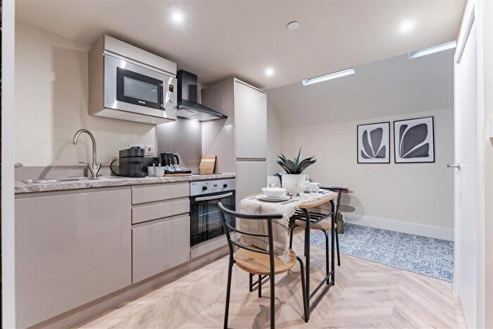 2 Bedroom Flat To Rent In Worcester Park Road, Worcester Park, KT4