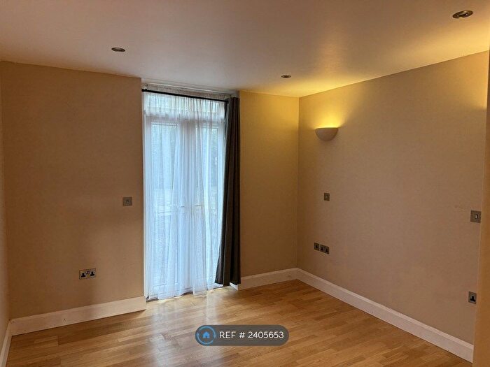 2 Bedroom Flat To Rent In Harvest End, Watford, WD25