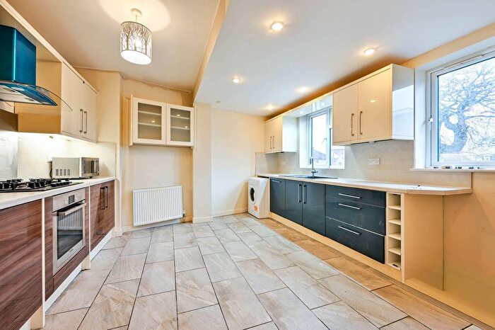 2 Bedroom Maisonette To Rent In Summer Road, Thames Ditton, KT7