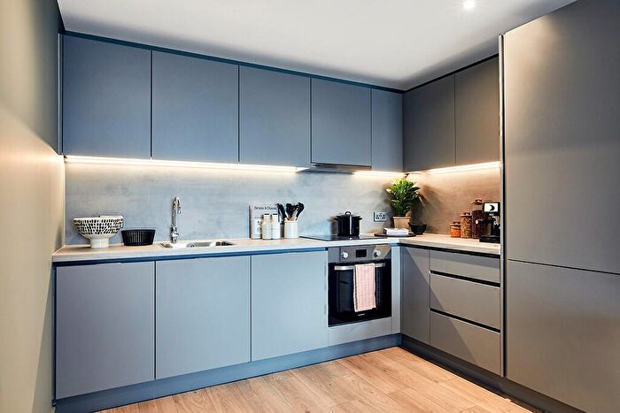 2 Bedroom Flat To Rent In Clyde Place, Glasgow, G5