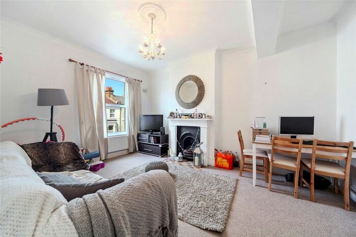 2 Bedroom Flat To Rent In Alderbrook Road, Clapham South, London, SW12