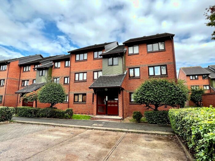 2 Bedroom Flat To Rent In Maltby Drive, Enfield, EN1