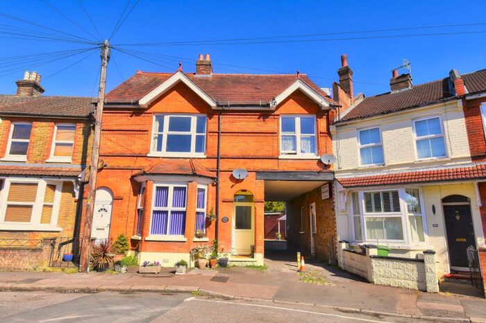 1 Bedroom Apartment To Rent In Lyndale Road, Redhill, RH1