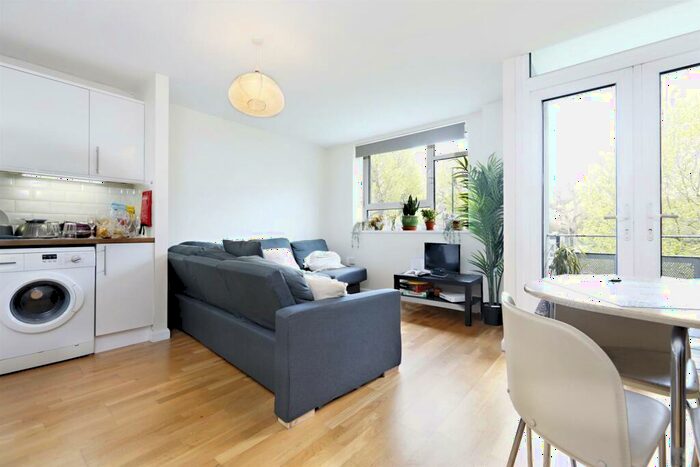 4 Bedroom Apartment To Rent In Rennie Estate, SE16