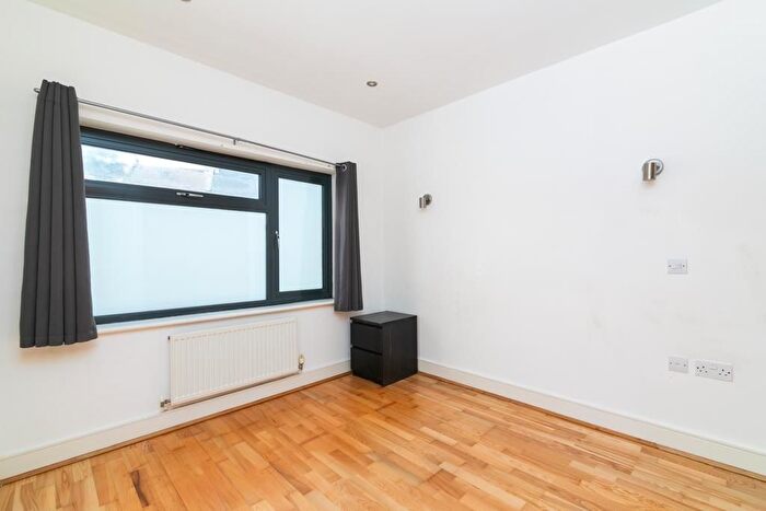 3 Bedroom Terraced House For Sale In La Rose Lane, London, N15