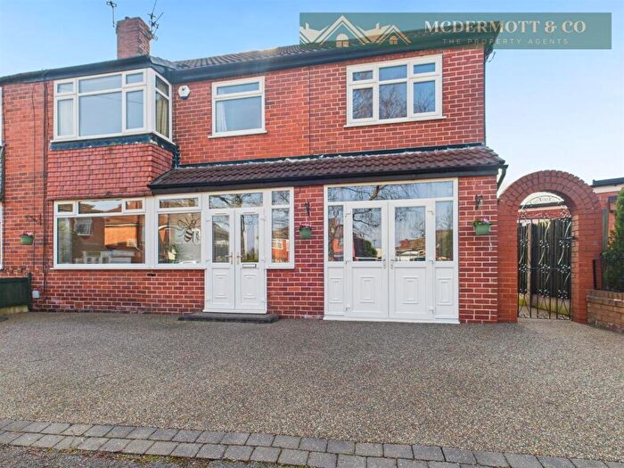 4 Bedroom Semi-Detached House For Sale In Alan Avenue, Failsworth, M35