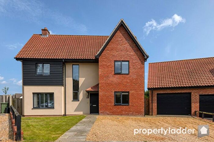 4 Bedroom Detached House For Sale In Sam Smith Way, Rackheath, Norfolk, NR13