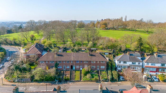 2 Bedroom Flat For Sale In Cliffview Road, London, SE13